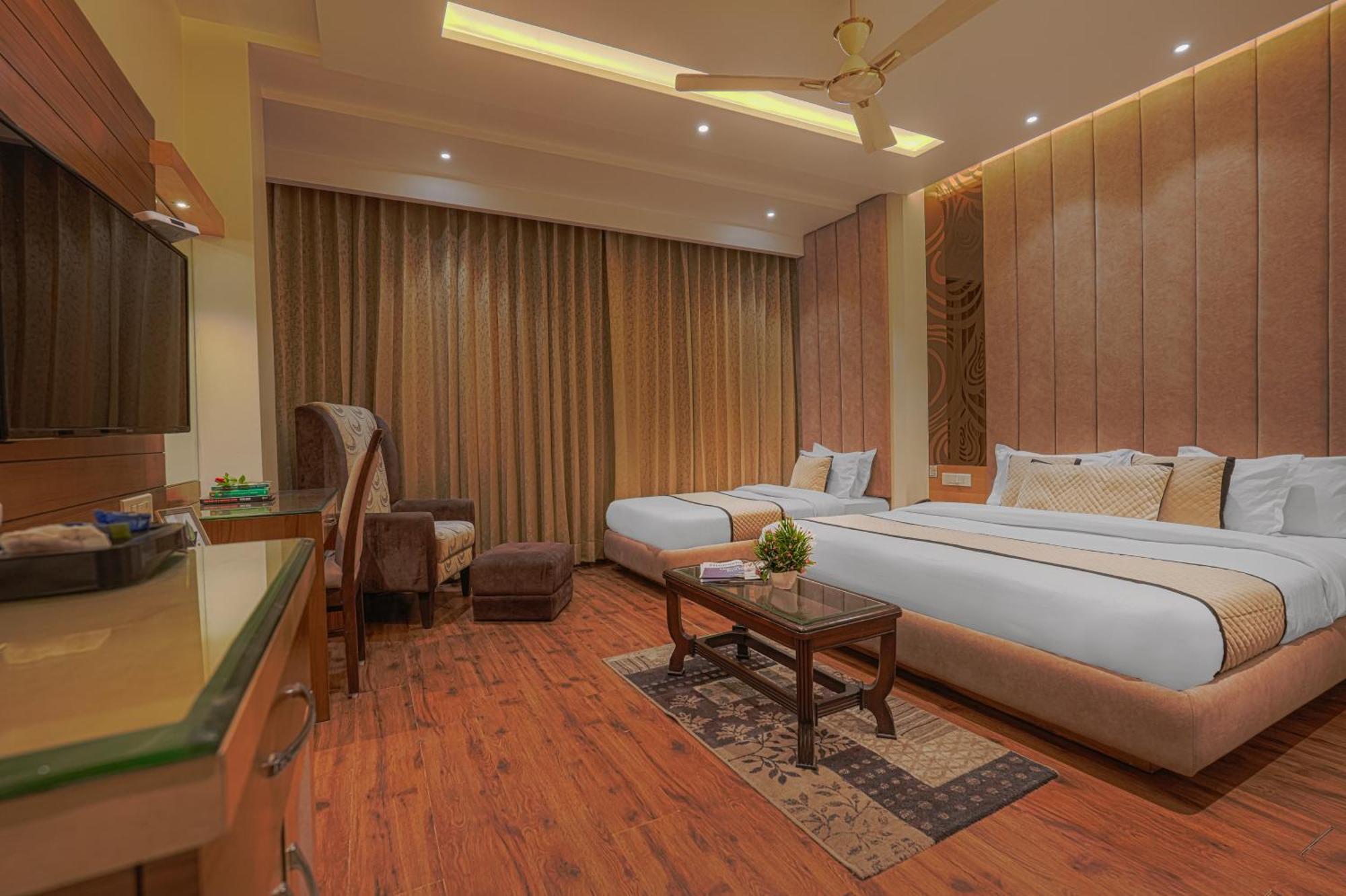 Csjs Inn Hotel Amritsar Dış mekan fotoğraf